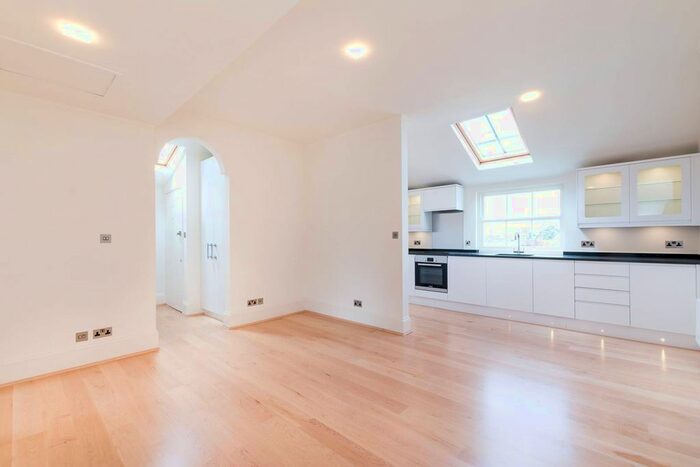2 Bedroom Flat For Sale In Albert Square, Stockwell, London, SW8