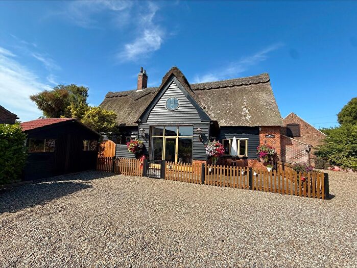 4 Bedroom Barn Conversion For Sale In Old Coast Road, Ormesby, NR29