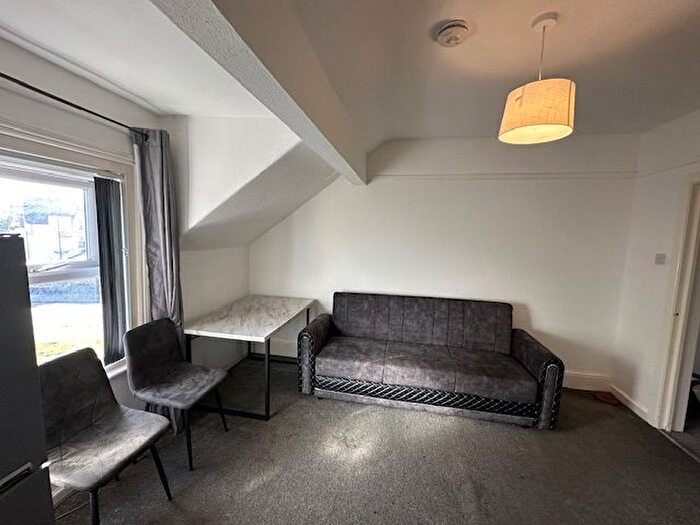 3 Bedroom Flat To Rent In Richmond Grove, Manchester, M13