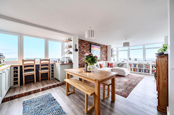 2 Bedroom Flat For Sale In Bassett Avenue, Bassett, Southampton, Hampshire, SO16