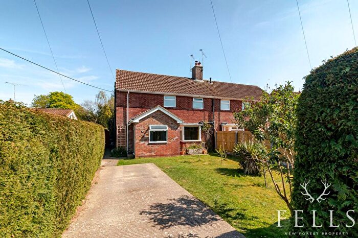 3 Bedroom Semi Detached House For Sale In Fairlie Park, Ringwood, BH24