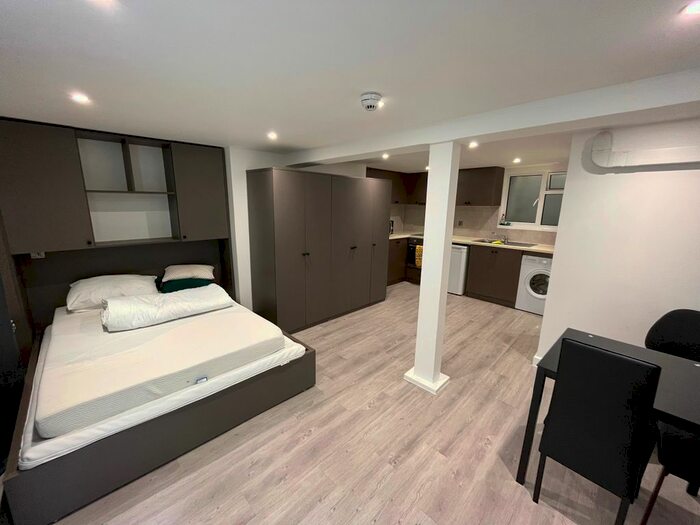 Studio To Rent In Portland Street, Southampton, SO14