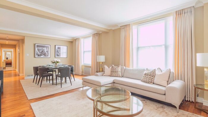 3 Bedroom Flat To Rent In Hill Street, Mayfair, London, W1J