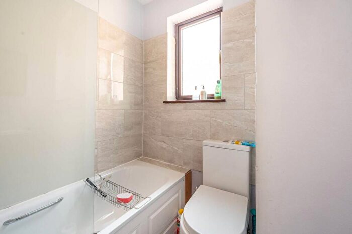 4 Bedroom Terraced House For Sale In Lea Bridge Road, Walthamstow, London, E17