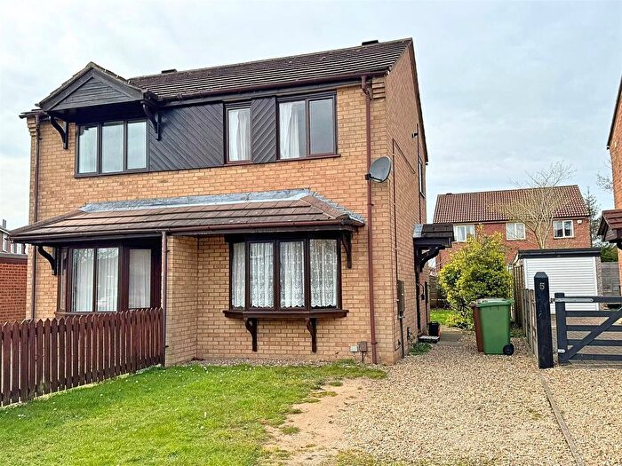 2 Bedroom Semi Detached House For Sale In Binbrook Close, Lincoln, LN6