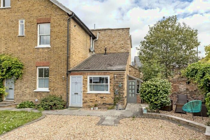 2 Bedroom Flat To Rent In Green Street, Sunbury-On-Thames, TW16