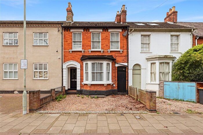 4 Bedroom Terraced House For Sale In Foster Hill Road, Bedford, Bedfordshire, MK40