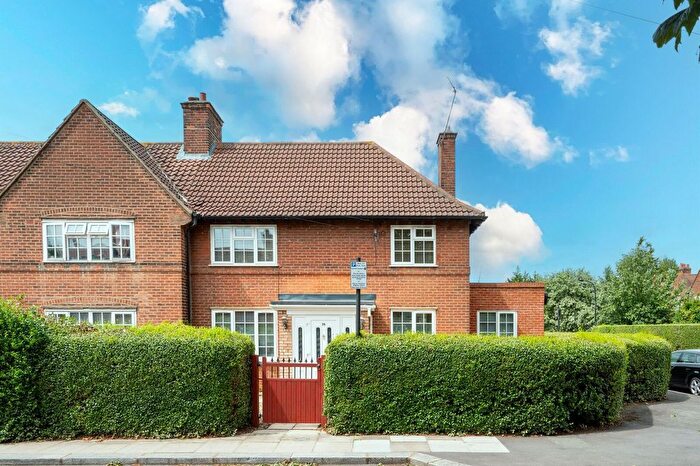 5 Bedroom End Of Terrace House For Sale In Hemlock Road, Shepherd's Bush, London, W12