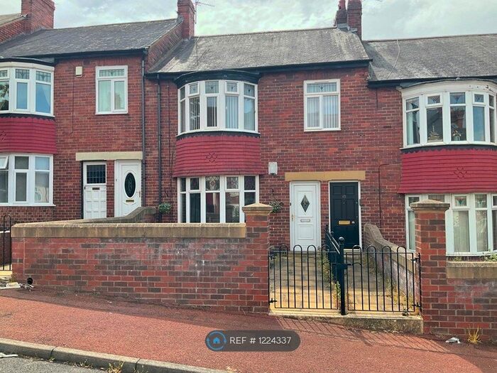 3 Bedroom Flat To Rent In Watt Street, Gateshead, NE8