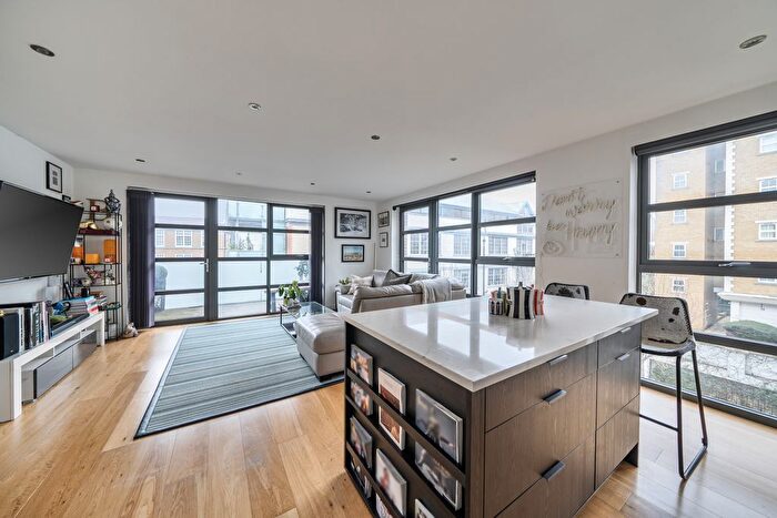 1 Bedroom Flat For Sale In Alwen Court, Pages Walk, London, SE1