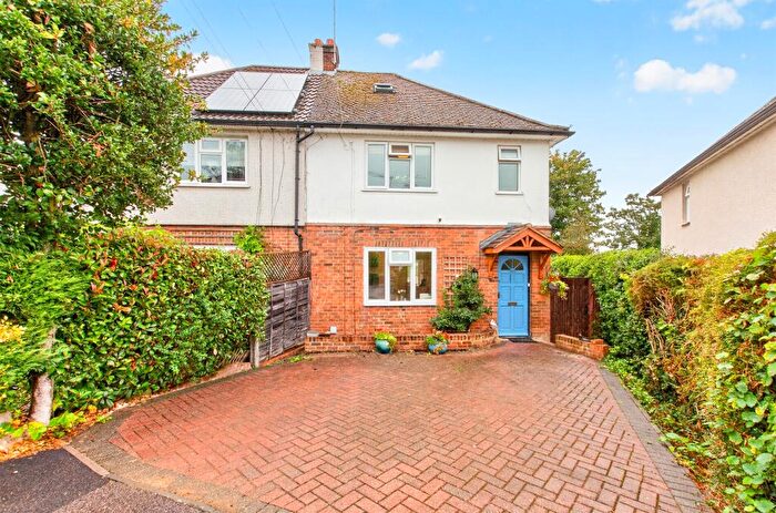 4 Bedroom Semi-Detached House For Sale In Masefield Road, Harpenden, AL5