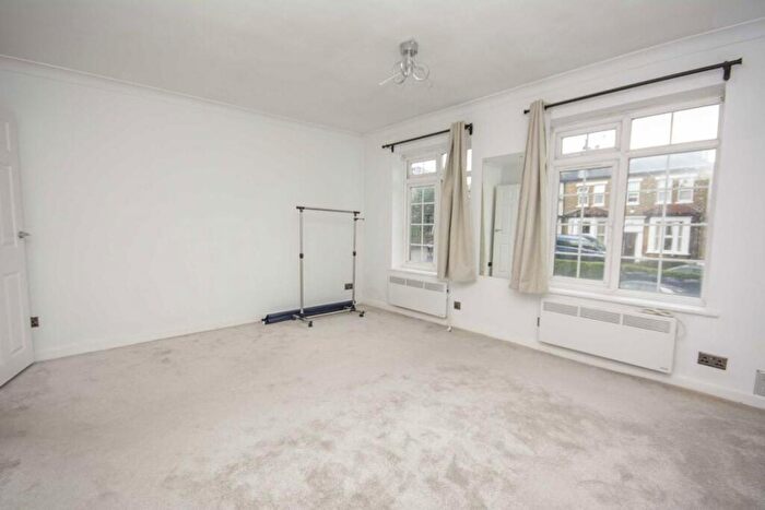 1 Bedroom Flat To Rent In Finchley Lane, London, NW4