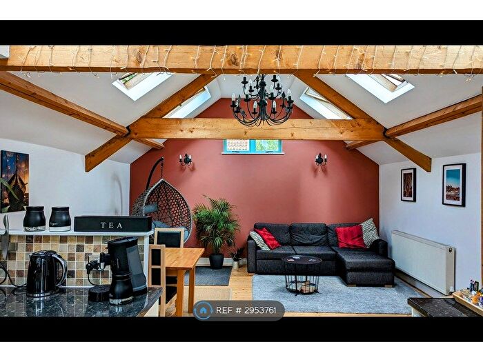 2 Bedroom Detached House To Rent In Fully Furnished Sydenham Lane, Bristol, BS6