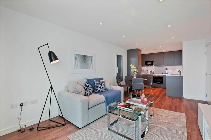 2 Bedroom Flat To Rent In Pinnacle Apartments, Saffron Central Square, Croydon, CR0