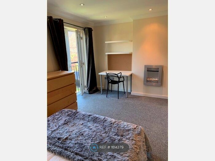 4 Bedroom Semi-Detached House To Rent In Radcliffe Mount, Nottingham, NG2