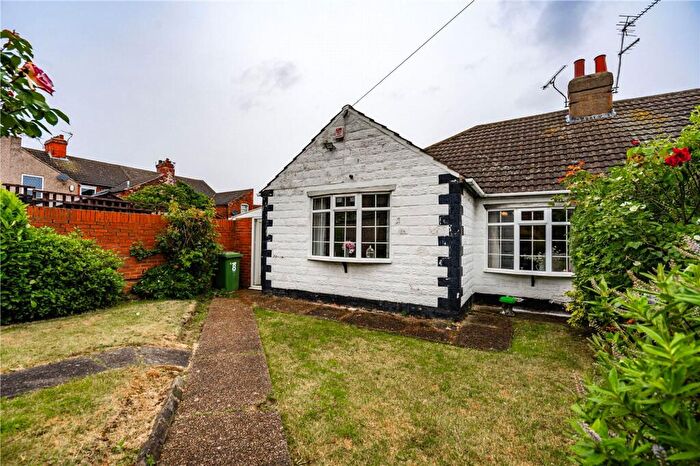 2 Bedroom Property For Sale In Pyewipe Bungalows, Grimsby, DN31