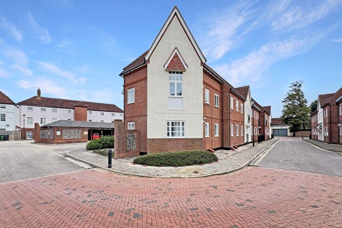 2 Bedroom Apartment To Rent In Bedroom First Floor Apartment In Chichester, PO19