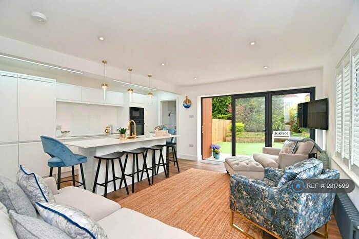 3 Bedroom Flat To Rent In Parkwood Road, Bournemouth, BH5