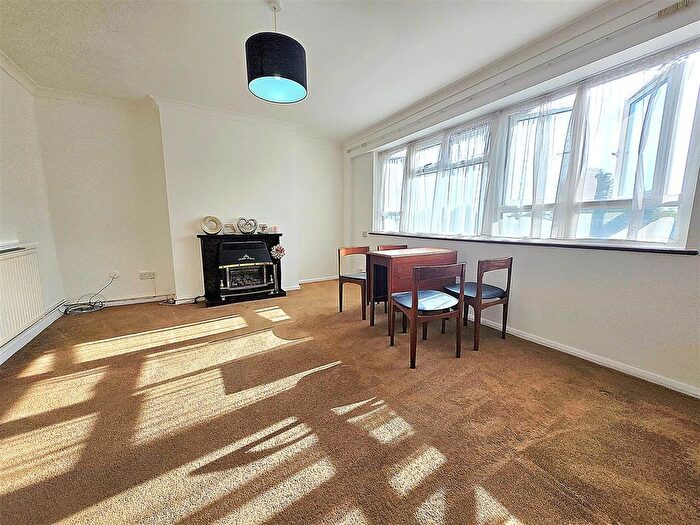 2 Bedroom Flat To Rent In Newmarket Avenue, Northolt, UB5