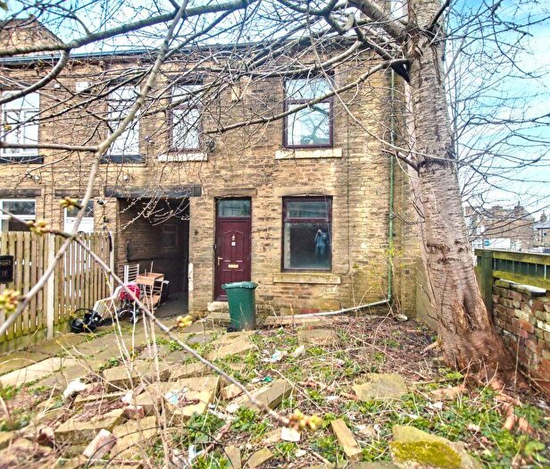 2 Bedroom Terraced House For Sale In Draughton Street, Bradford, BD5