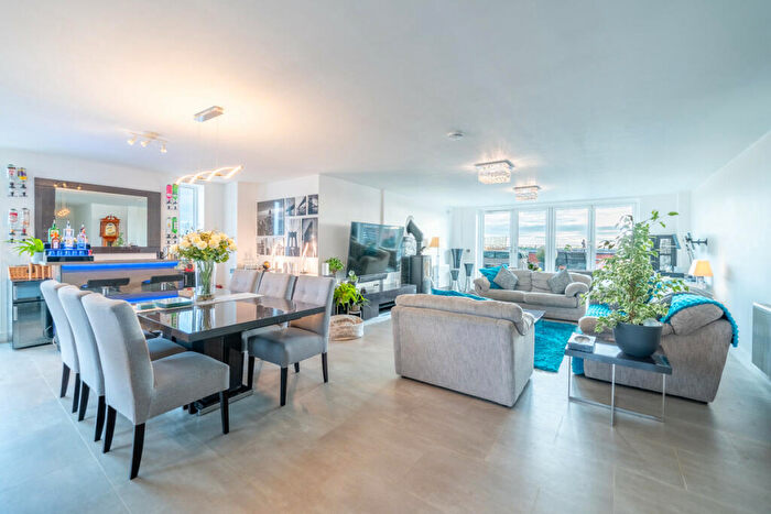 3 Bedroom Penthouse For Sale In Trinity Walk, Derby, Derbyshire, DE1