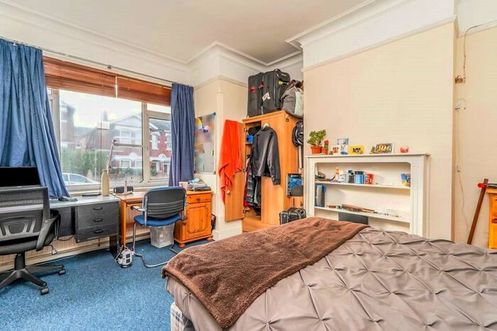 5 Bedroom Terraced House To Rent In Wilton Avenue, Southampton, Hampshire, SO15