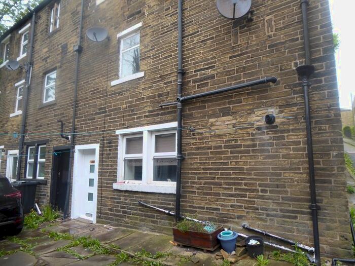 2 Bedroom Cottage To Rent In Thornton Road, Thornton, Bradford, BD13