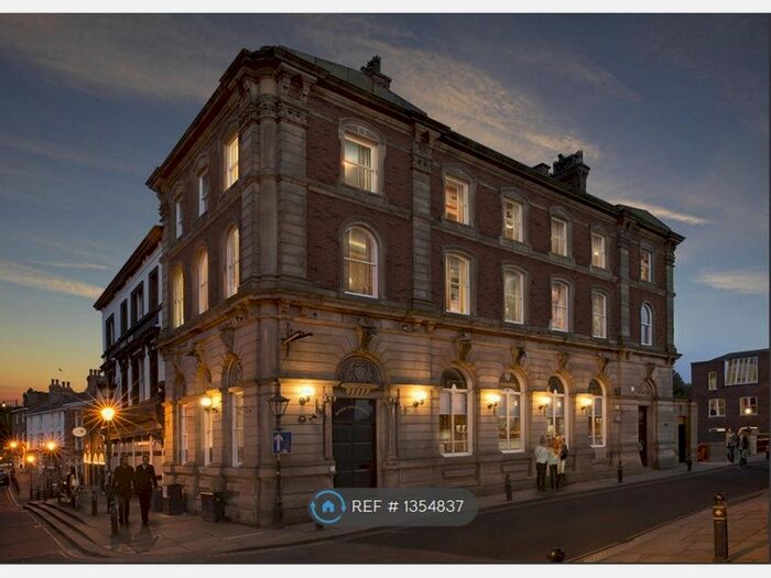 2 Bedroom Flat To Rent In Bank Chambers, Stockport, SK1