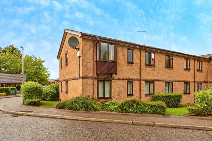 2 Bedroom Apartment For Sale In Poets Chase, Aylesbury, HP21