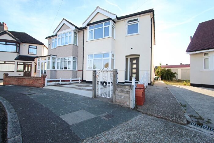 3 Bedroom Semi-Detached House For Sale In Link Way, Hornchurch, RM11