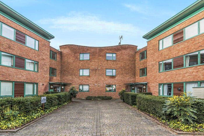 2 Bedroom Apartment To Rent In Queens Gate, Summertown, OX2