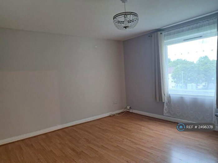 3 Bedroom Flat To Rent In Tarbolton Road, Cumbernauld, G67