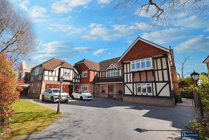5 Bedroom Detached House For Sale In Nelmes Road, Emerson Park, Hornchurch, RM11