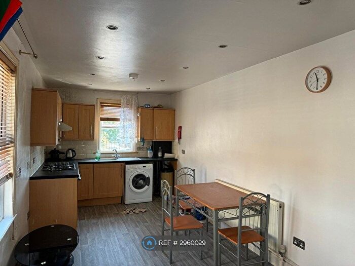 2 Bedroom Flat To Rent In East Ham, London, E6