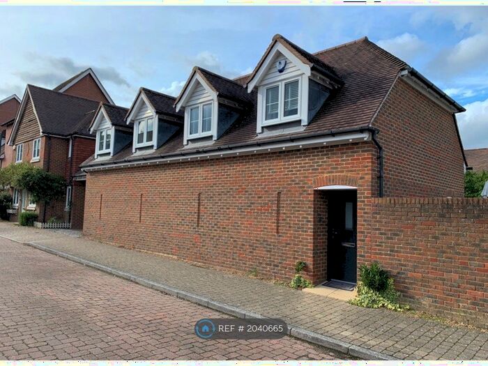 2 Bedroom Flat To Rent In Milton Lane, Kings Hill, West Malling, ME19