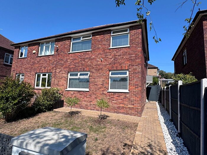 3 Bedroom Semi-Detached House To Rent In Sandown Road, Coulsdon, CR5