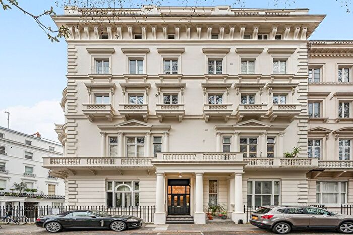 2 Bedroom Flat To Rent In Barness Court, - Westbourne Terrace, W2