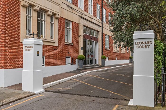 3 Bedroom Flat For Sale In Edwardes Square, London, W8