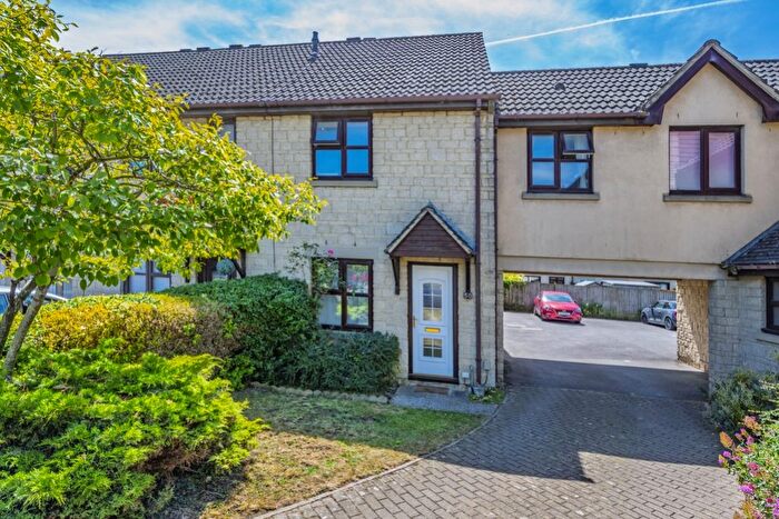 3 Bedroom End Terrace House For Sale In Woodhouse Close, Cirencester, GL7