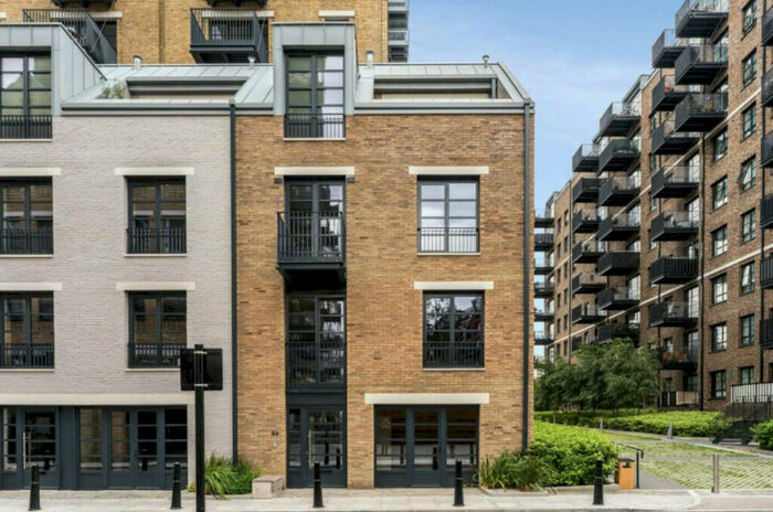 3 Bedroom End Of Terrace House To Rent In Orchard Place, London, E14