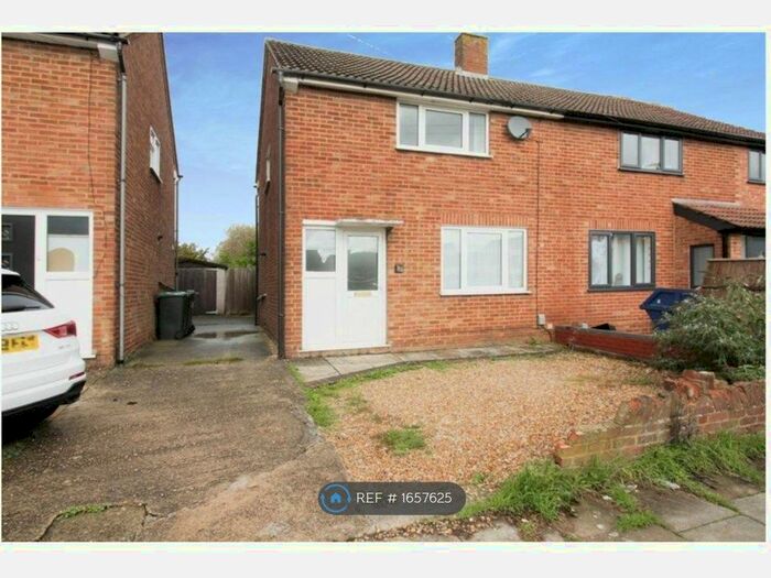 3 Bedroom Semi-Detached House To Rent In West Way, Luton, LU2