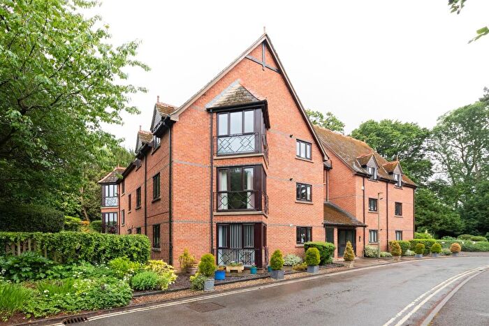 2 Bedroom Apartment For Sale In Hornbeam Close, Woodlands, Banbury, OX16
