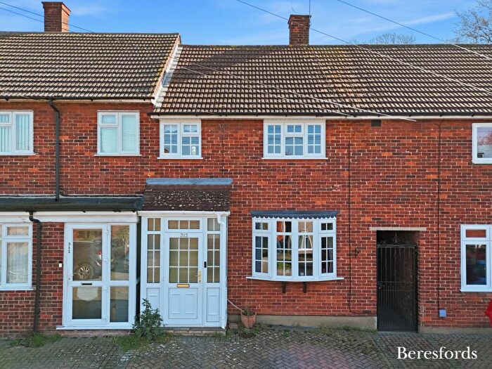 3 Bedroom Terraced House For Sale In Dagnam Park Drive, Romford, RM3