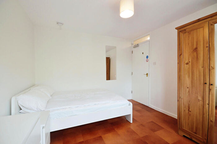 5 Bedroom Maisonette To Rent In O'Leary Square, London, E1