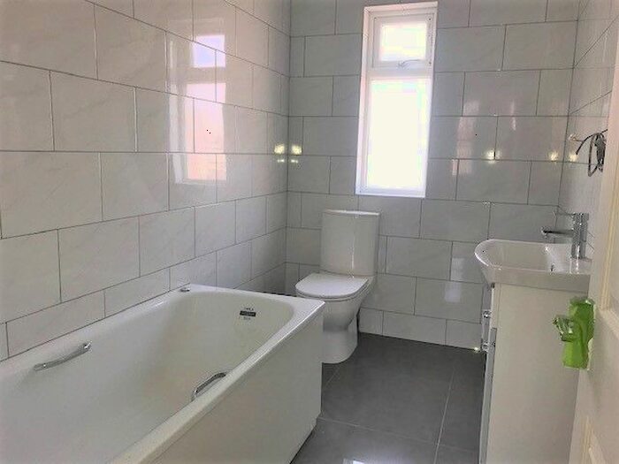 1 Bedroom Flat To Rent In Yoga Way, Worcester Park, KT4