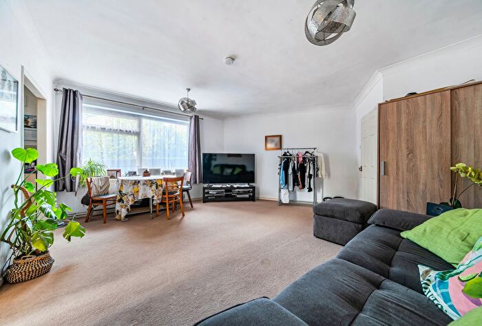 1 Bedroom Flat For Sale In London Road, Redhill, Surrey, RH1