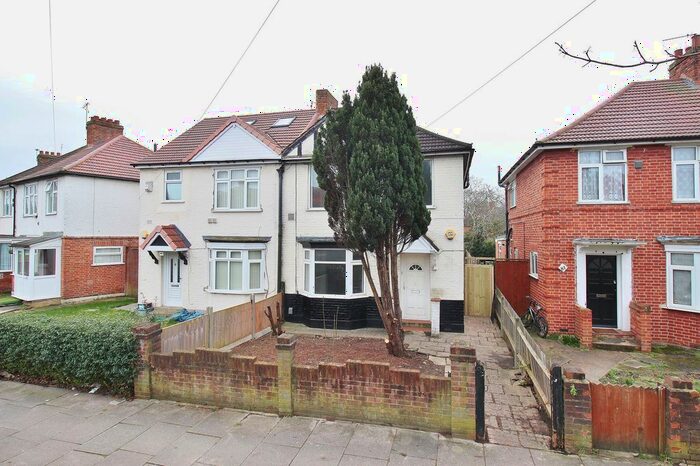 3 Bedroom Semi-Detached House To Rent In Spring Grove Road, Hounslow, TW3