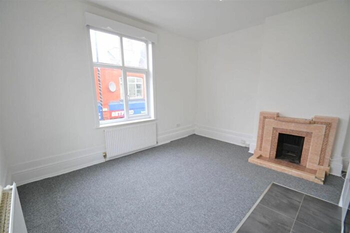 2 Bedroom Flat To Rent In Elliott Street, Tyldesley, M29