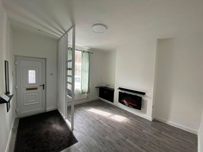 3 Bedroom Terraced House To Rent In Hunslet Street, Burnley, Lancashire, BB11