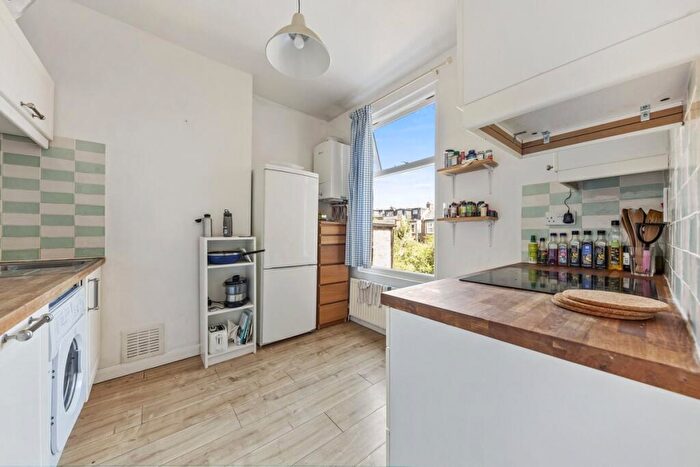 1 Bedroom Flat To Rent In Park Road London, N8